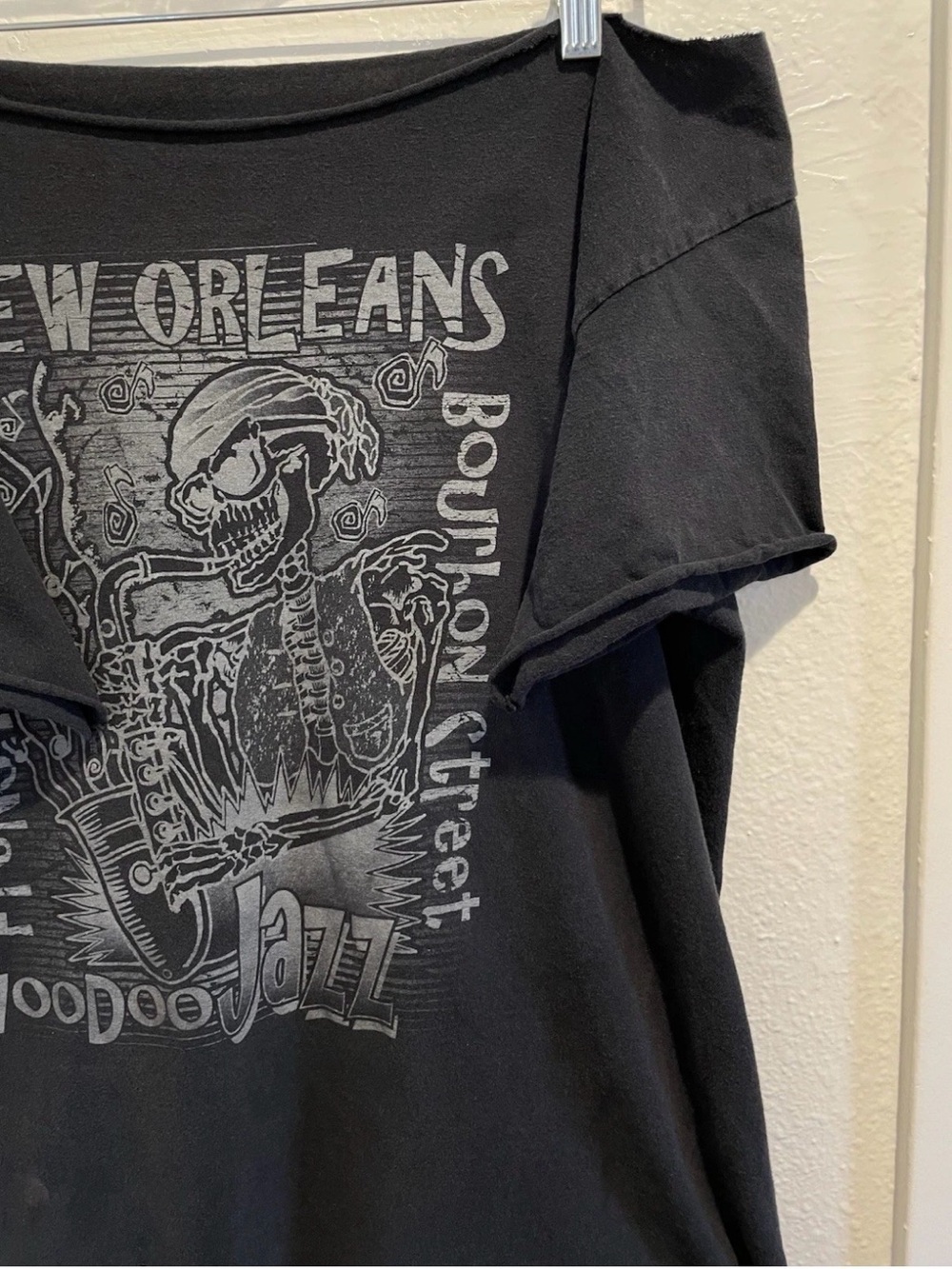 New Orleans Voodoo Jazz Off The Shoulder Tee Womens L Grunge Distressed Shirt - Picture 3 of 10
